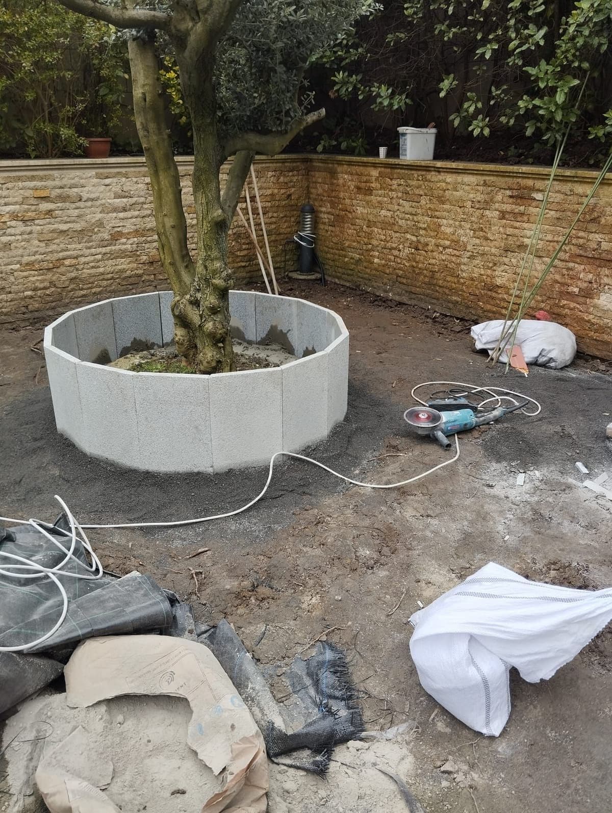 Ağaç dibi bordür peyzaj uygulaması