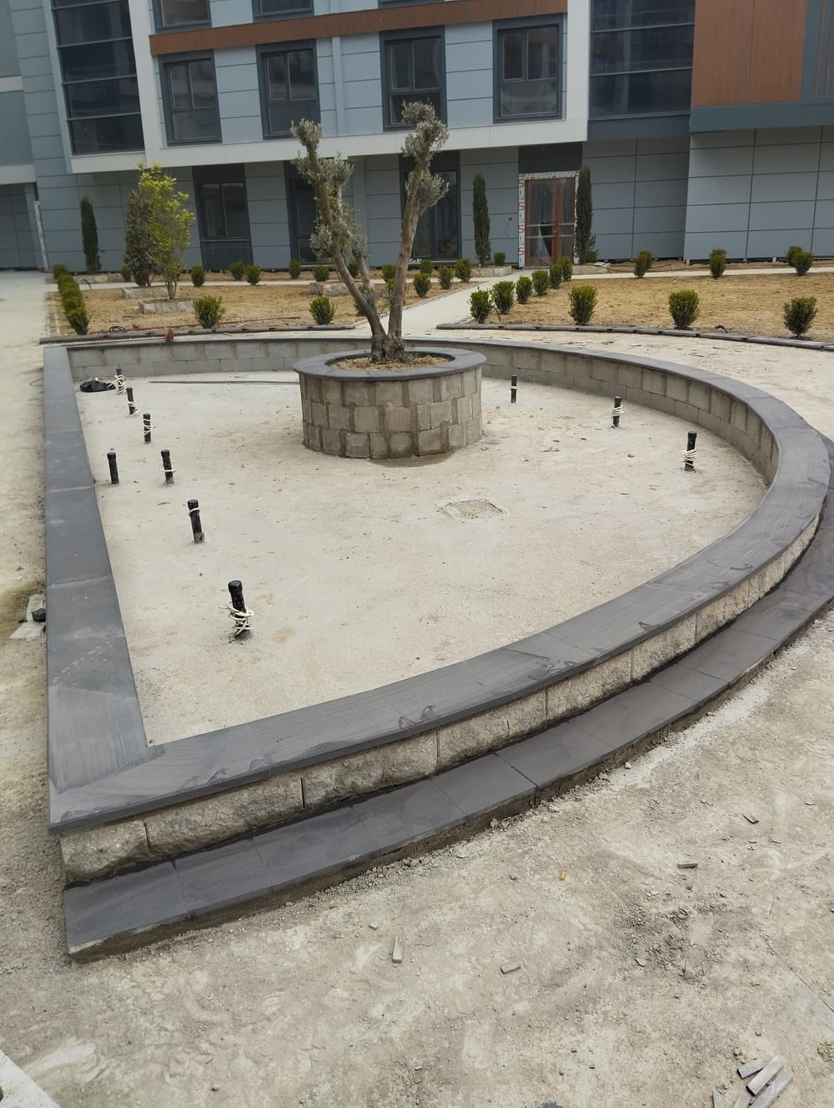 Site bahçesi peyzaj oturma alanı tasarımı