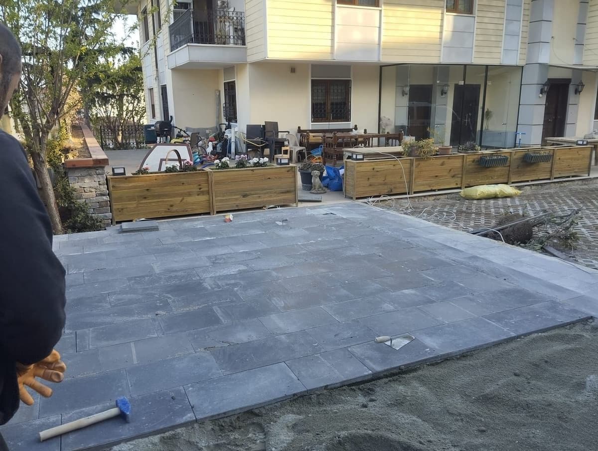 Villa bahçe taş döşeme peyzaj