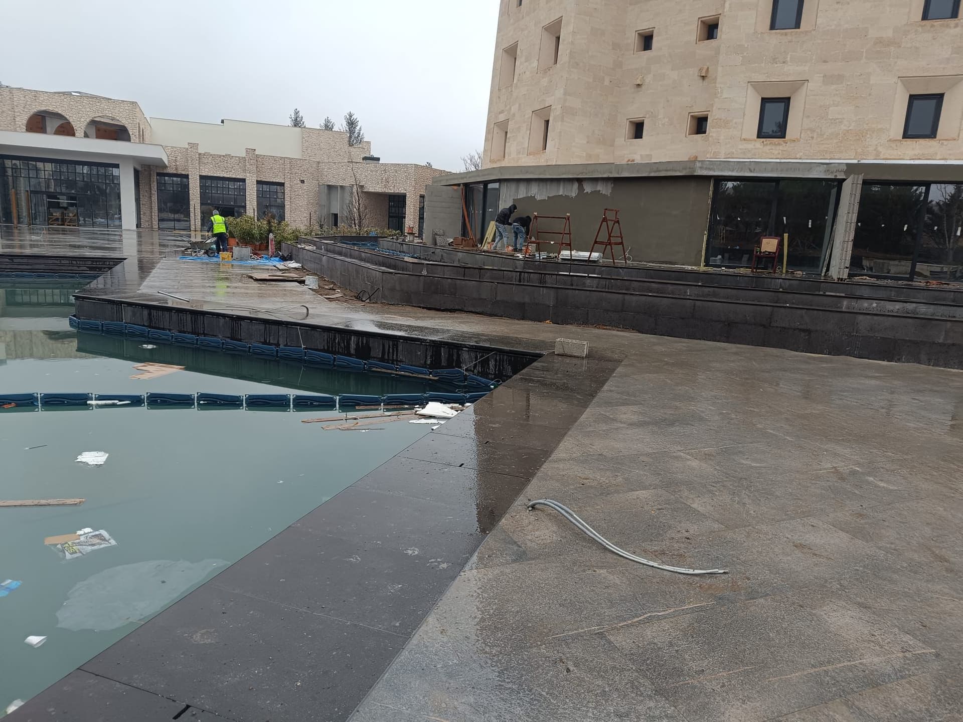 Bazalt havuz çevresi döşeme