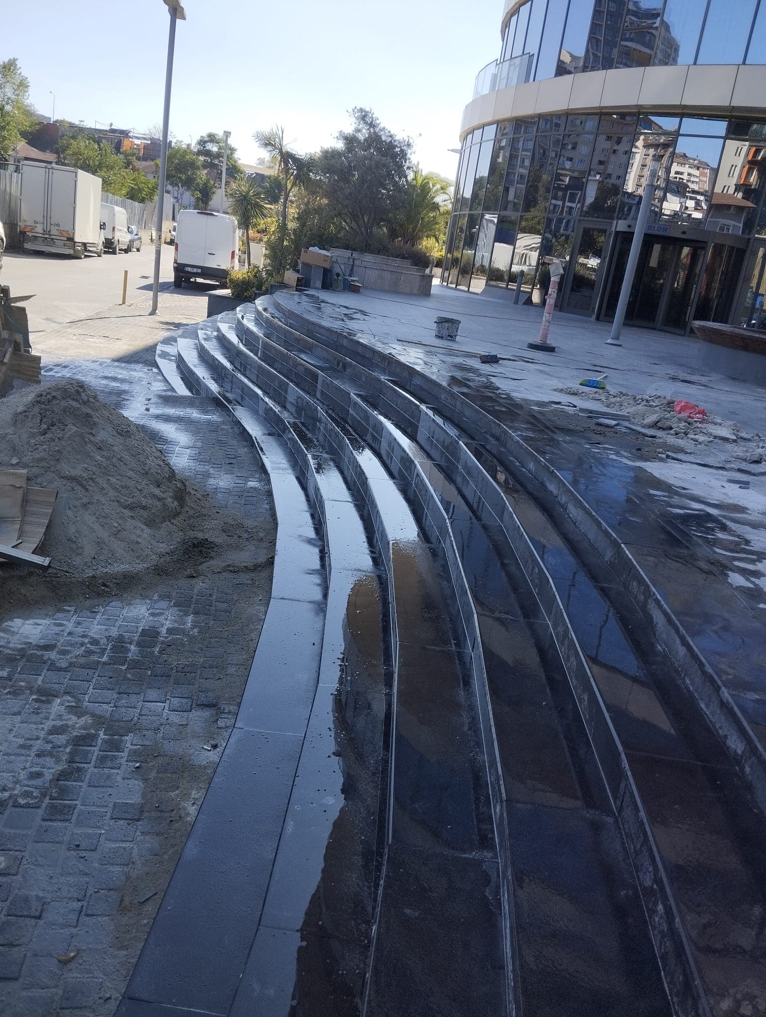 Bazalt meydan döşeme çalışması