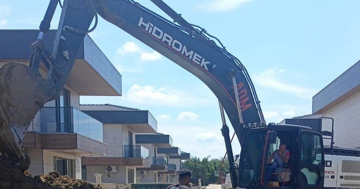 Yıkım Makineleri ve Ekipmanları: Ekskavatör, Hidrolik Kırıcı, Yıkım Makası ve Mini Kepçe